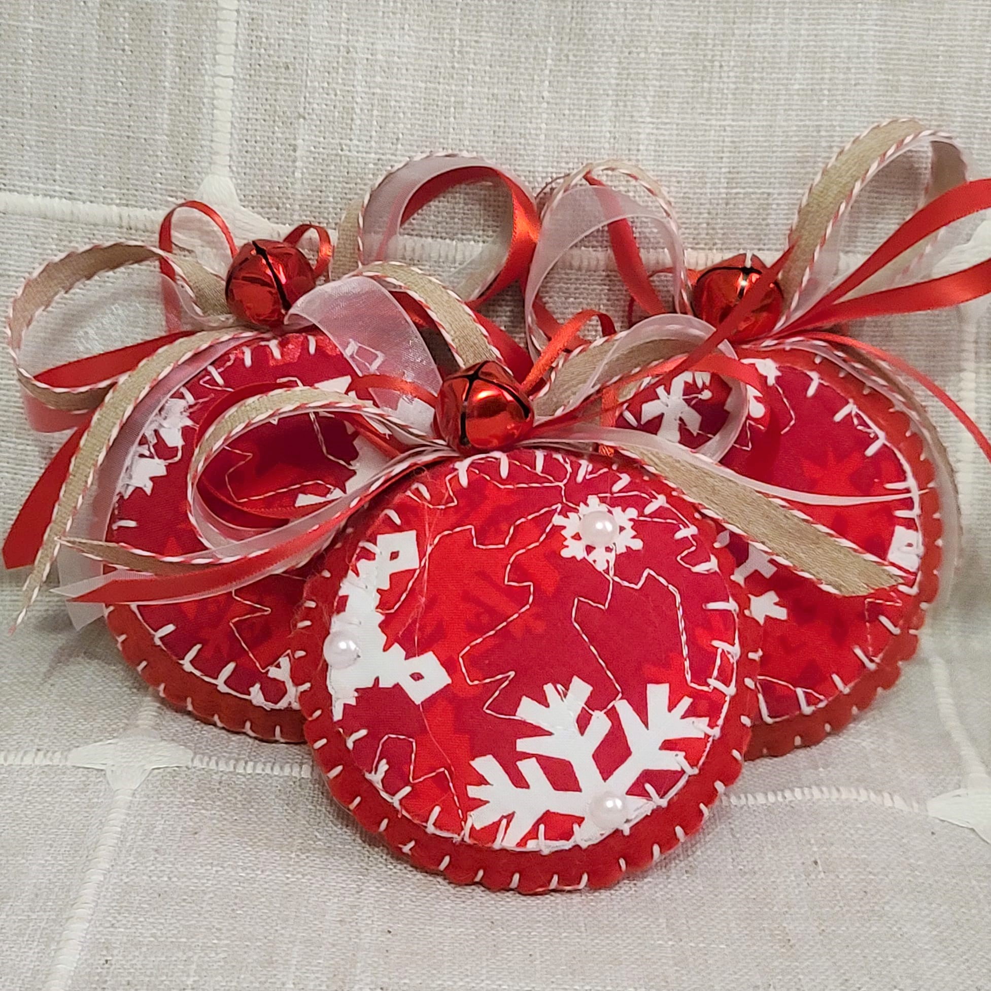 Red & white snowflake quilt and felt round ornament - burlap bow