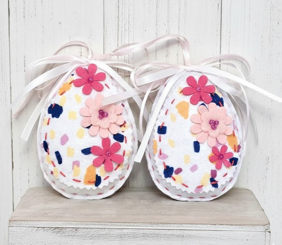 Easter egg felt ornament -speckled pattern