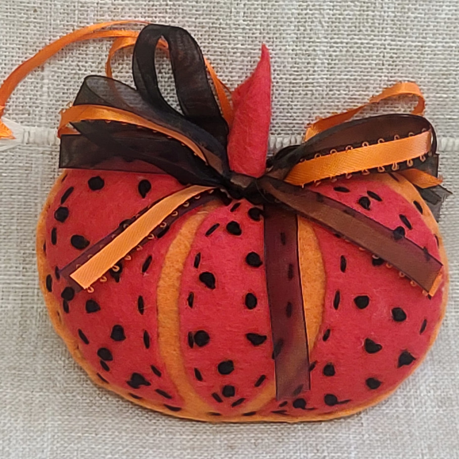 Felt pumpkin ornament - polka dot orange and black - Click Image to Close