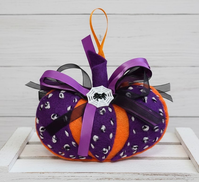 Felt pumpkin ornament - with skull button