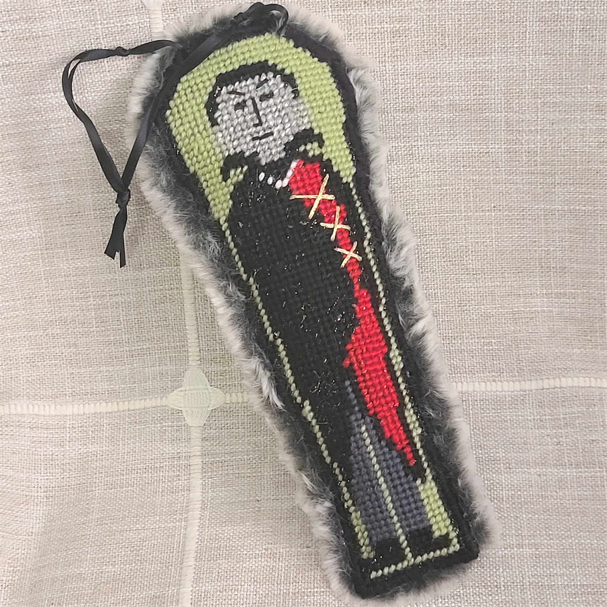 Halloween needlepoint Dracula in the coffin ornament - Click Image to Close