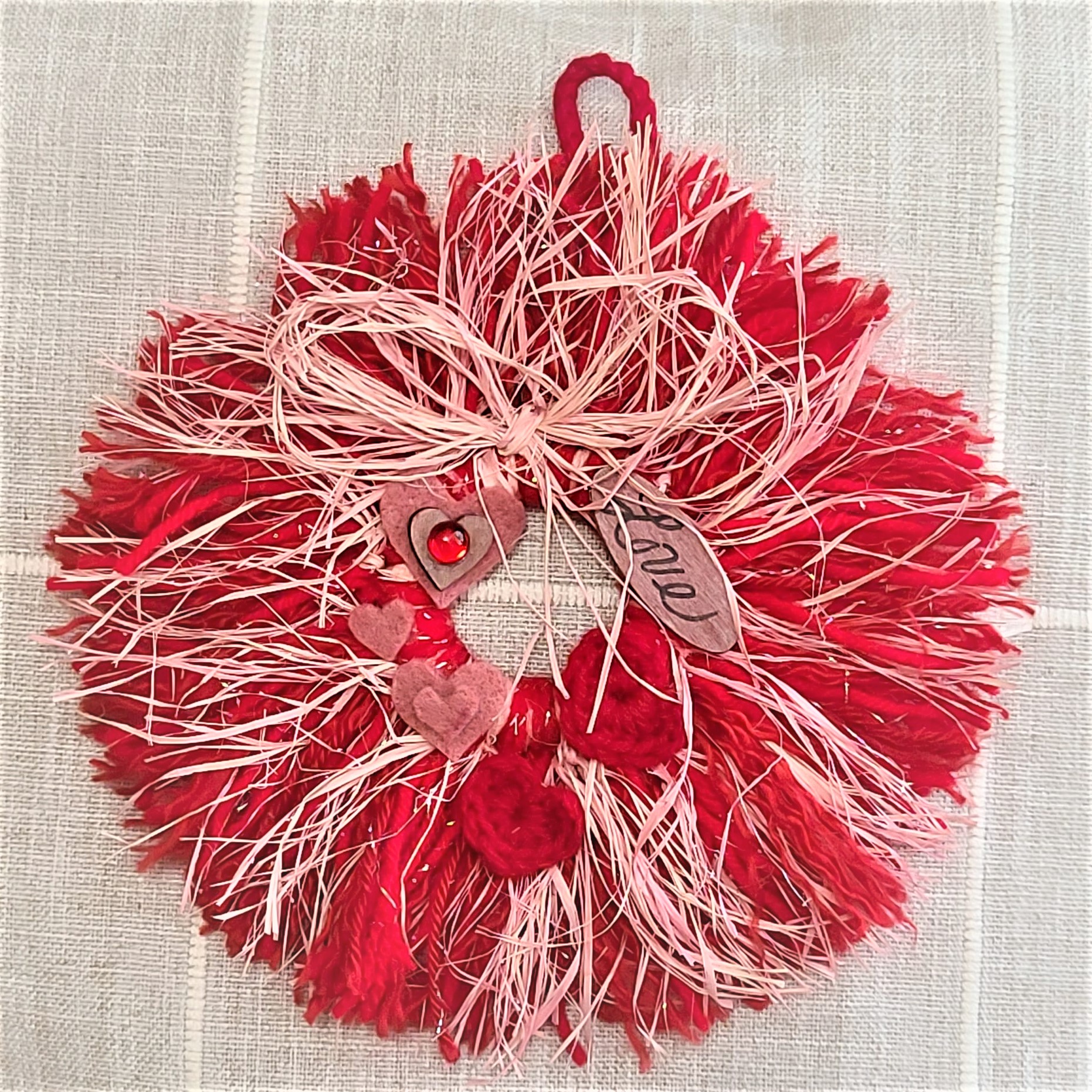 Mini yarn wreath ornament 7" Valentine's day hearts - Click Image to Close