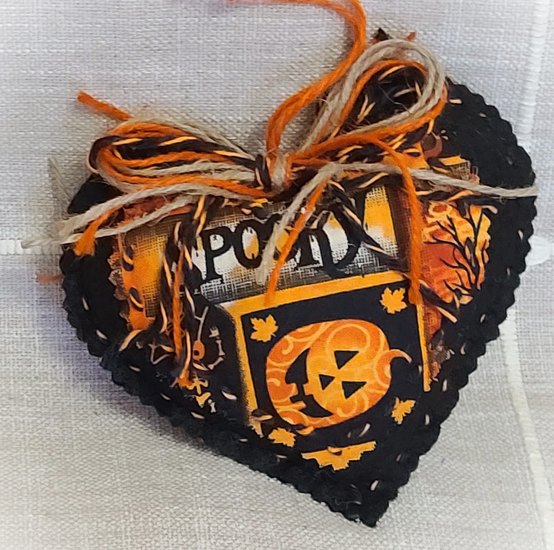 Halloweeen fabric and felt heart ornament -SPOOKY - Click Image to Close