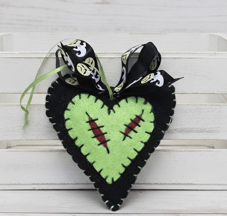 Halloween ornament, handcrafted ornament, felt ornament, zombie heart oranament