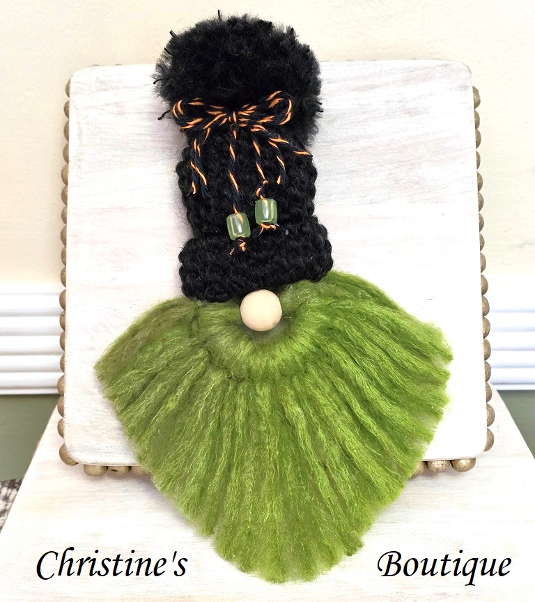 Macrame gnome, handcrafted, yarn macrame ornament, halloween gnome, gnome ornament, green beard gnome - Click Image to Close
