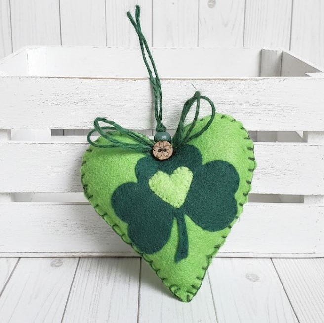 St Patricks Day heart shaped ornament