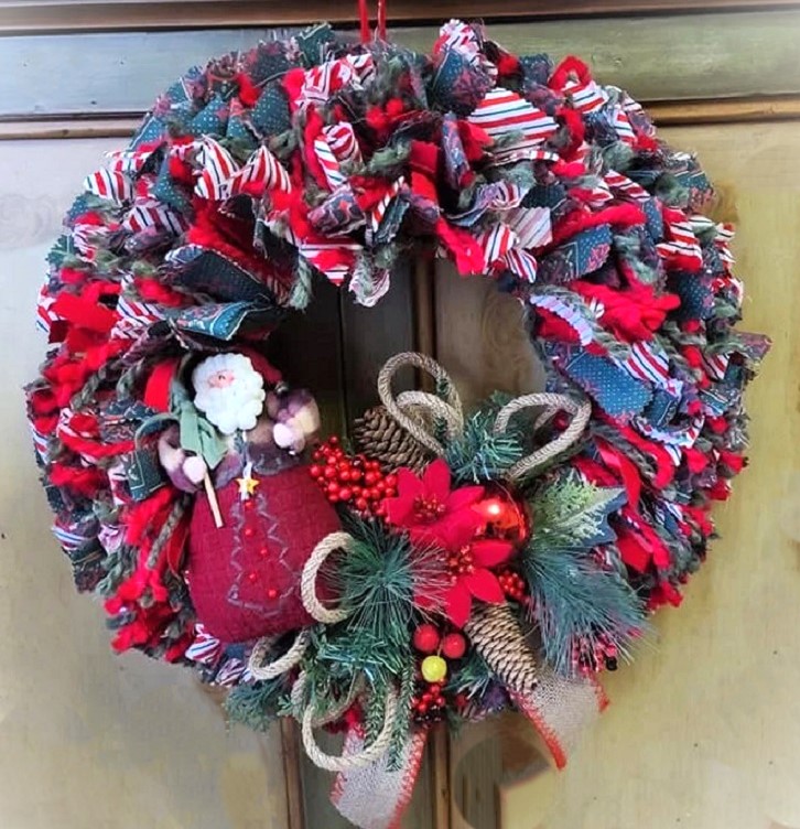 Christmas Rag Wreath with mixed fibers, felt and fabric - Click Image to Close