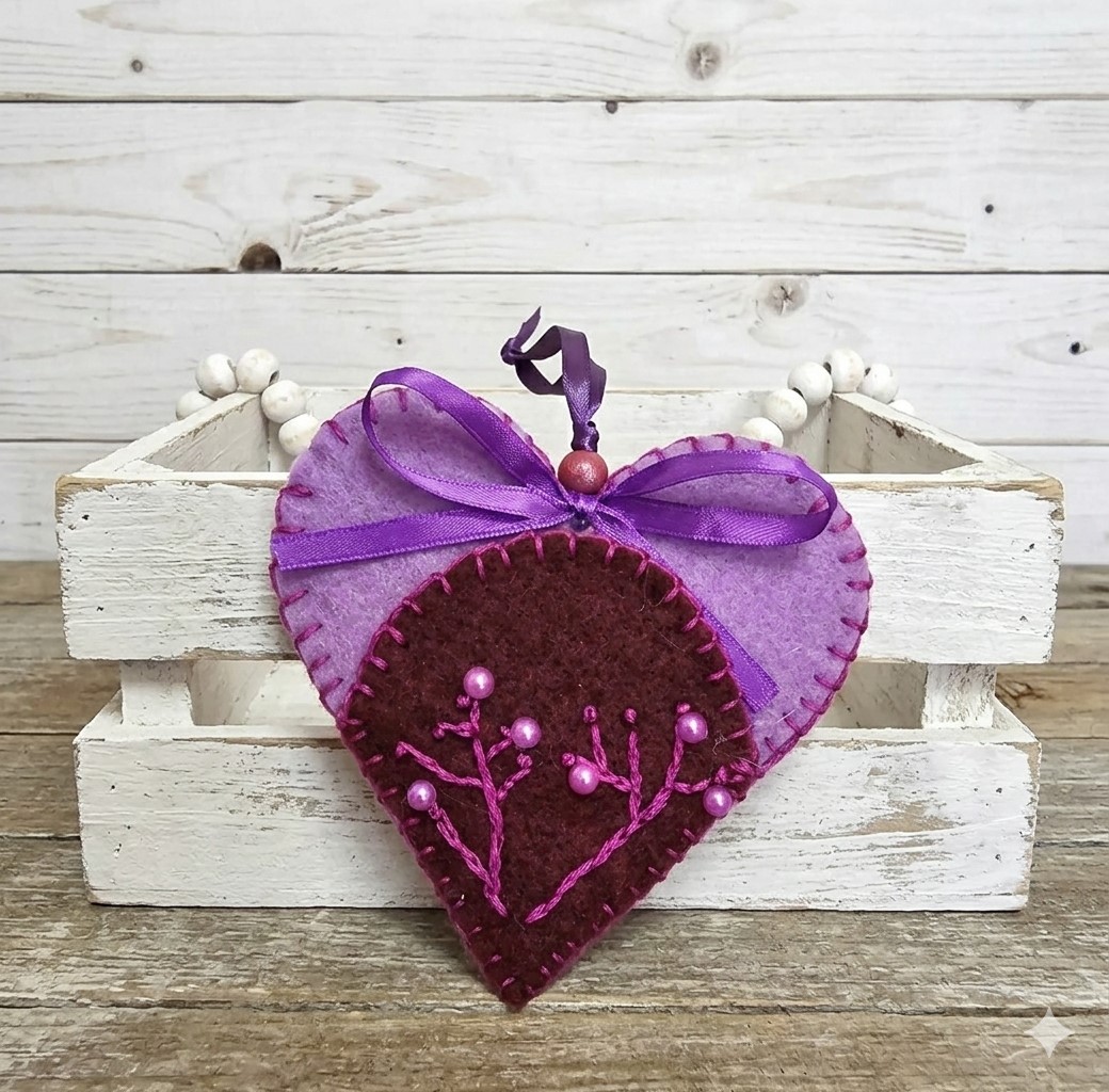Handmade felt gift tag, heart shaped gift tag, heart shape gift topper, money holder, heart shaped money holder
