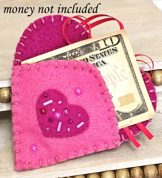 Handmade felt gift tag, heart shaped gift tag, heart shape gift topper, money holder, heart shaped money holder