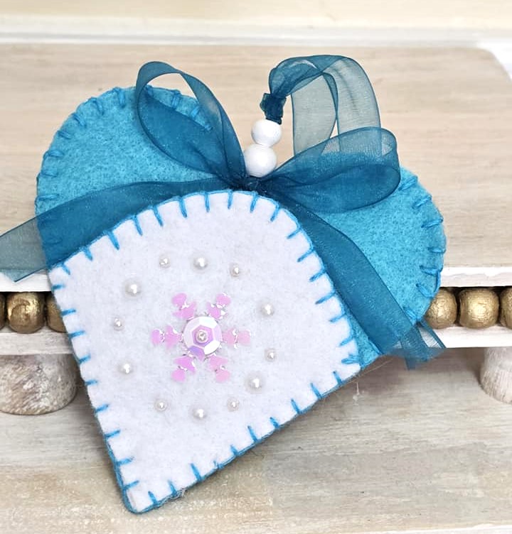 Handmade felt gift tag, heart shaped gift tag, heart shape gift topper, money holder, heart shaped money holder - Click Image to Close