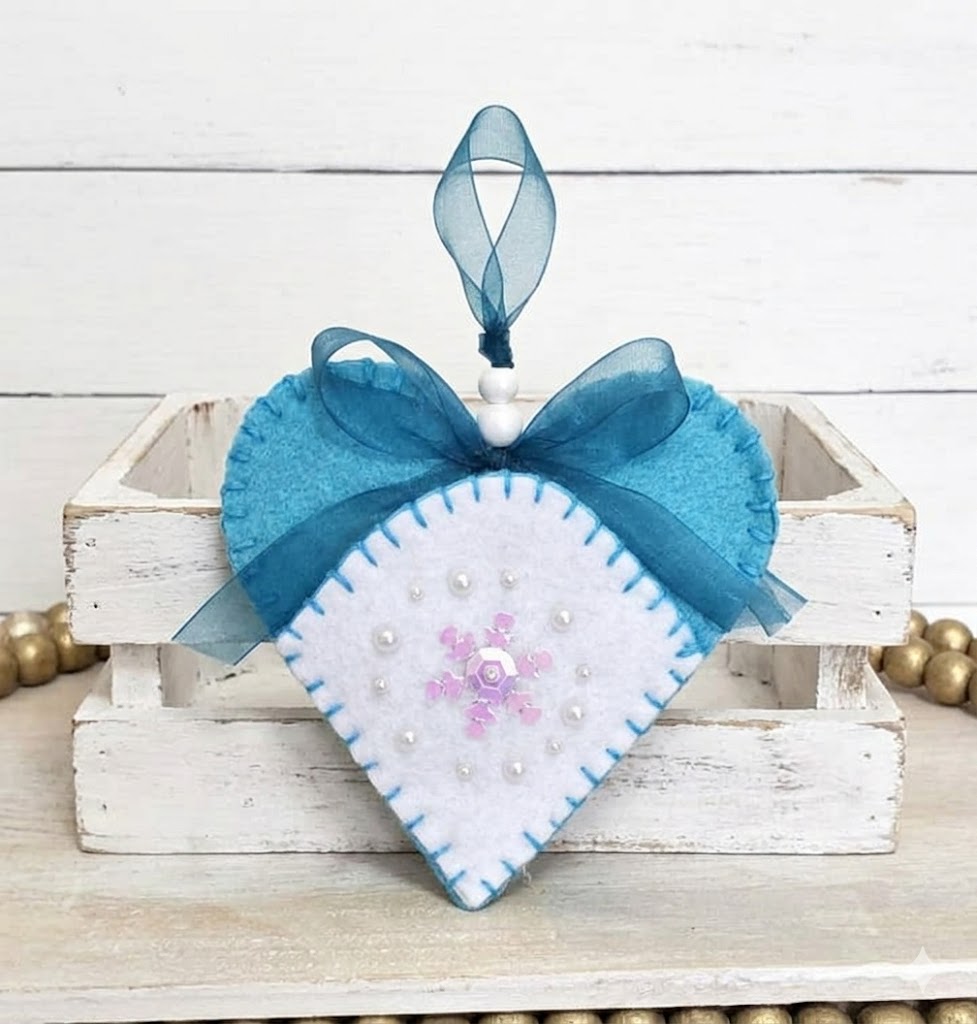 Handmade felt gift tag, heart shaped gift tag, heart shape gift topper, money holder, heart shaped money holder Handmade felt gift tag, heart shaped gift tag, heart shape gift topper, money holder, heart shaped money holder