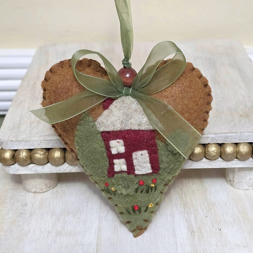 Gingerbread heart ornament, fall scenic home sweet home ornament, felt and emebroidery, handmade ornament