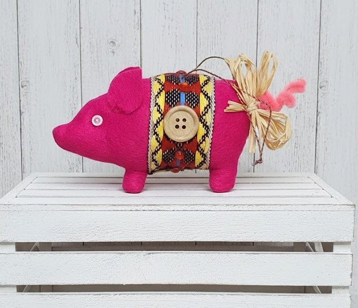 Felt piggie ornament - dark pink