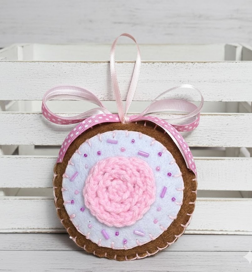 Felt ornament, handmade, Gingerbread and white icing, crochet, beads and felt, color pink