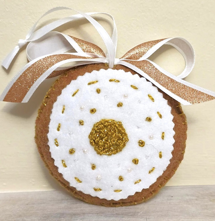 Felt ornament, handmade, Gingerbread and white icing, crochet, beads and felt, color gold