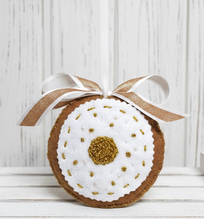Felt ornament, handmade, Gingerbread and white icing, crochet, beads and felt, color gold