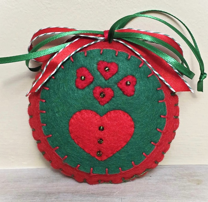 Felt ornament, handmade, red hearts with green