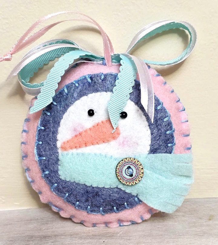 Felt ornament, handmade snowman face with scarf - pink, gray and baby blue - Click Image to Close