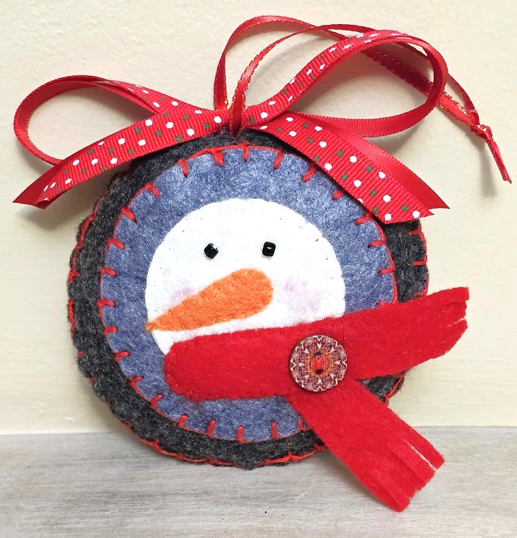 Felt ornament, handmade snowman face with scarf - red and gray - Click Image to Close