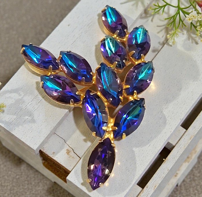 Vintage pin, blue and purple hues of aurora borealis rhinestones, spray