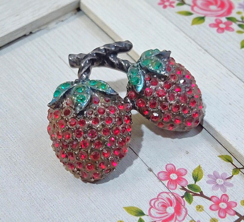 Vintage strawberry brooch, pin, dark red rhinestones, set in a black metal