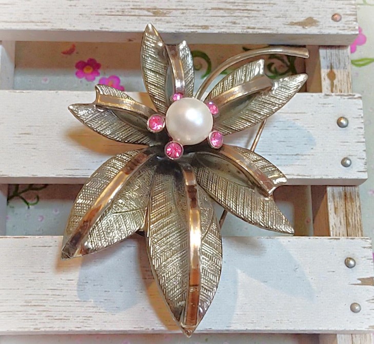 Vintage pink rhinestone pin, brooch, signed G Silver Vintage pink rhinestone pin, brooch, signed G Silver