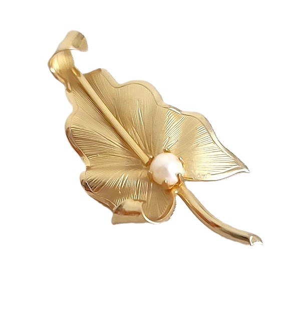 Leaf brooch, vintage pin, goldtone with center pearl
