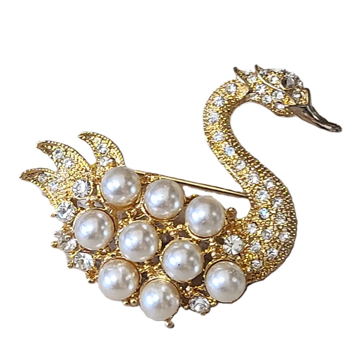 Swan pn with rhinestones and pearls