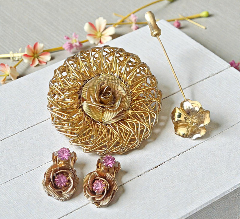 Vintage Flower Jewelry, Trifari stick pin, earrings and rose pin