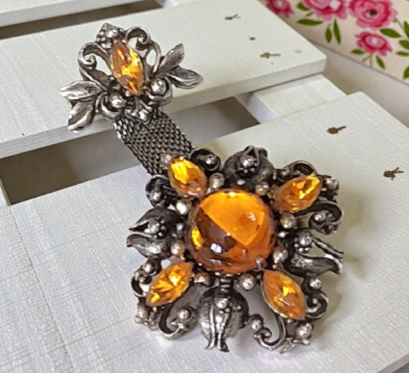 Art Nouveau pin, with amber colored center jelly belly cabachon, antique finish