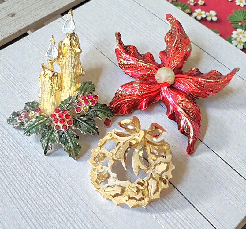 Vintage set of 3 Christmas Pins Pointsettia, Wreath and Candle
