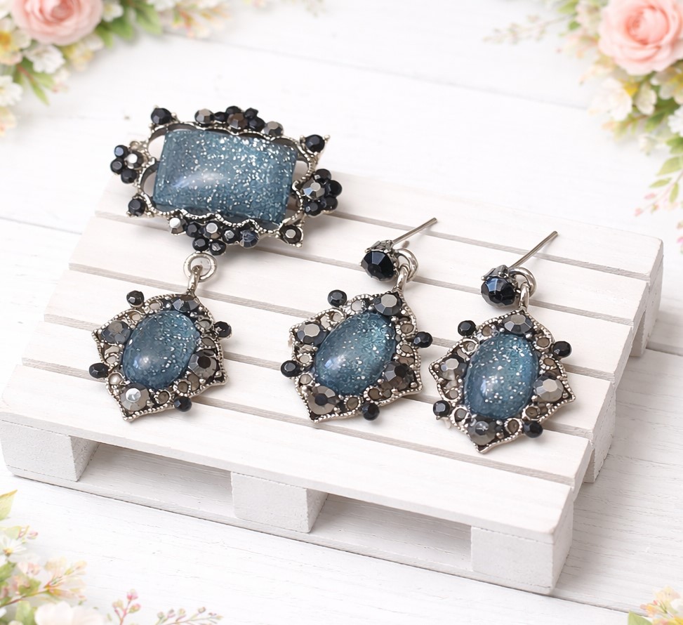 Gray confetti slide pendant and matching pierced earrings