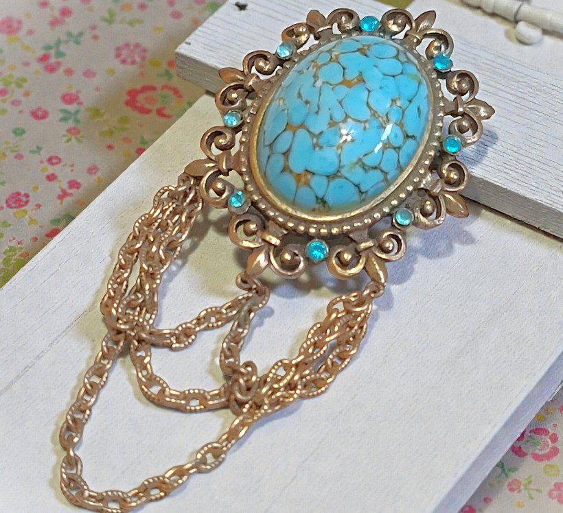 Robins egg glass cabachon center pin rhinestones & dangle chain