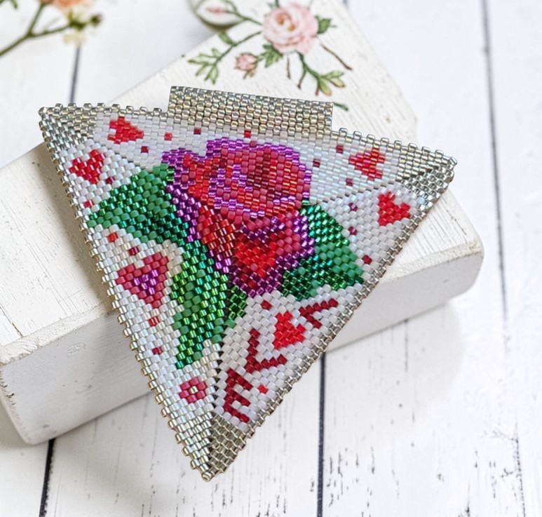 Miyuki glass beaded valentine pendant tirangle with bail