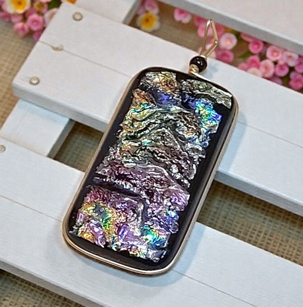 Wire wrapped pendant, dichrotic glass cabachon