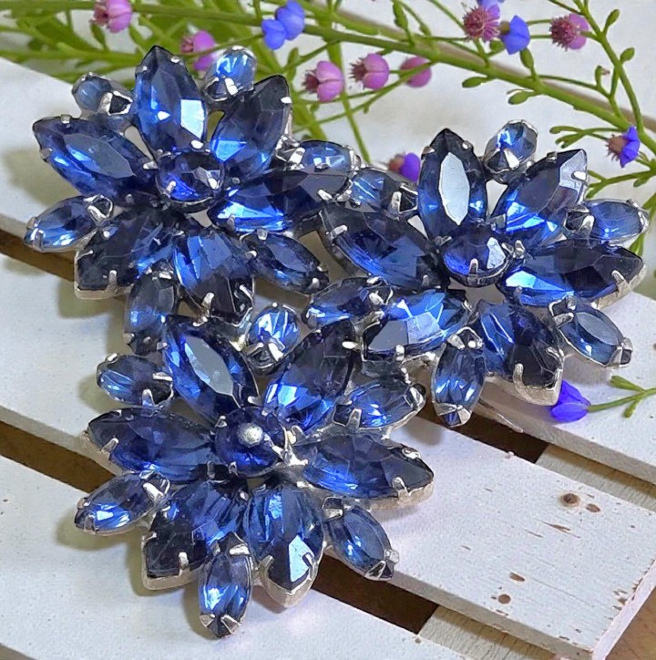 Blue rhinestone pin, statement pin, vintage pin, rhinestone pin, flower cluster pin