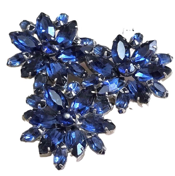 Blue rhinestone pin, statement pin, vintage pin, rhinestone pin, flower cluster pin - Click Image to Close