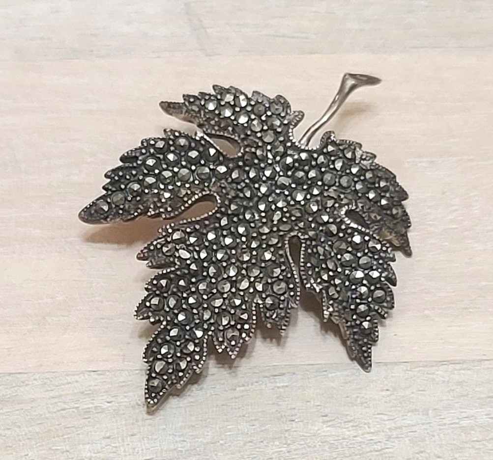 Marcasite maple leaf pin, sterling silver with marcasite