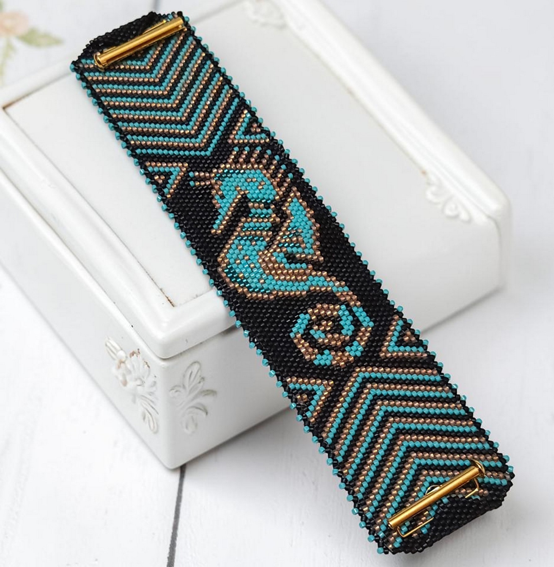 Handmade beaded Seahorse with Cheveron stripes bracelet