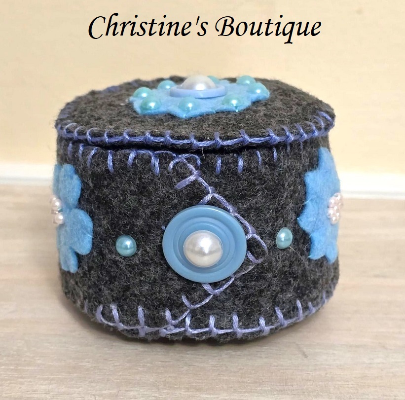 Handmade keepsake box, felt trinket box with lid, dresser decor, sewing gift, jewelry gift