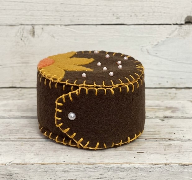 Handmade keepsake box, felt trinket box with lid, dresser decor, sewing gift, jewelry gift