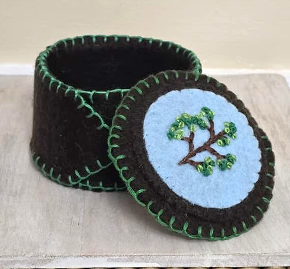 Handmade keepsake box, felt trinket box with lid, dresser decor, sewing gift, jewelry gift