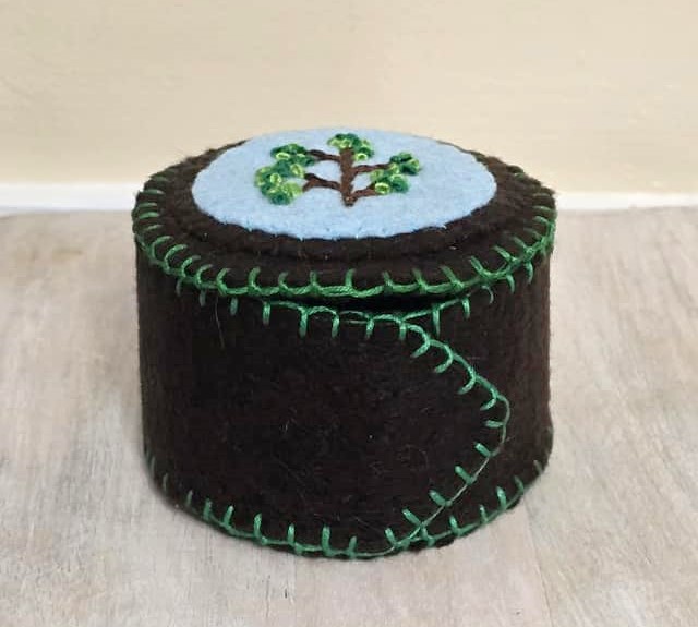 Handmade keepsake box, felt trinket box with lid, dresser decor, sewing gift, jewelry gift