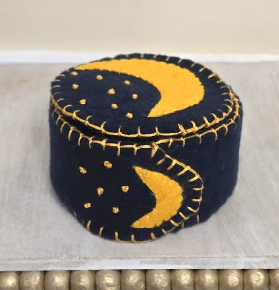 Handmade keepsake box, felt trinket box with lid, dresser decor, sewing gift, jewelry gift