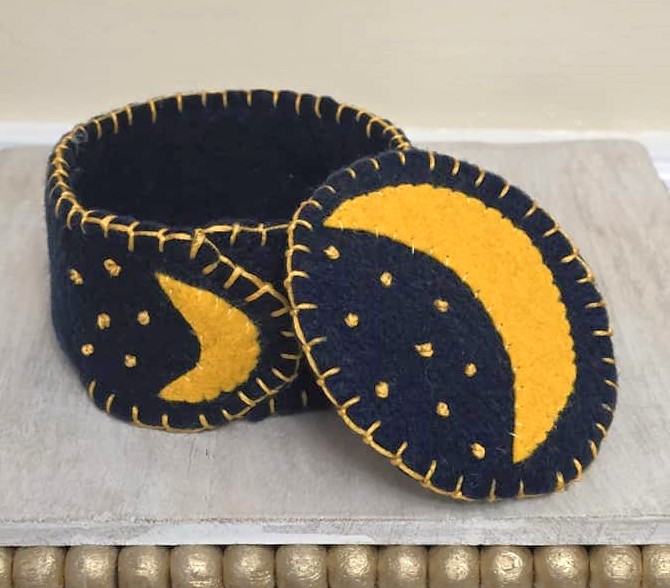 Handmade keepsake box, felt trinket box with lid, dresser decor, sewing gift, jewelry gift