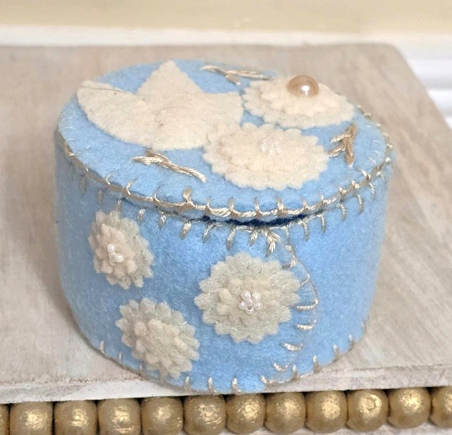 Handmade keepsake box, felt trinket box with lid, dresser decor, sewing gift, jewelry gift