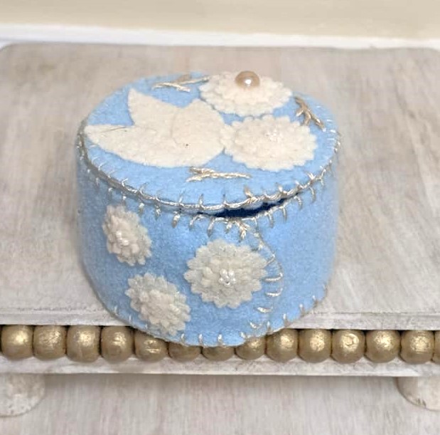 Handmade keepsake box, felt trinket box with lid, dresser decor, sewing gift, jewelry gift