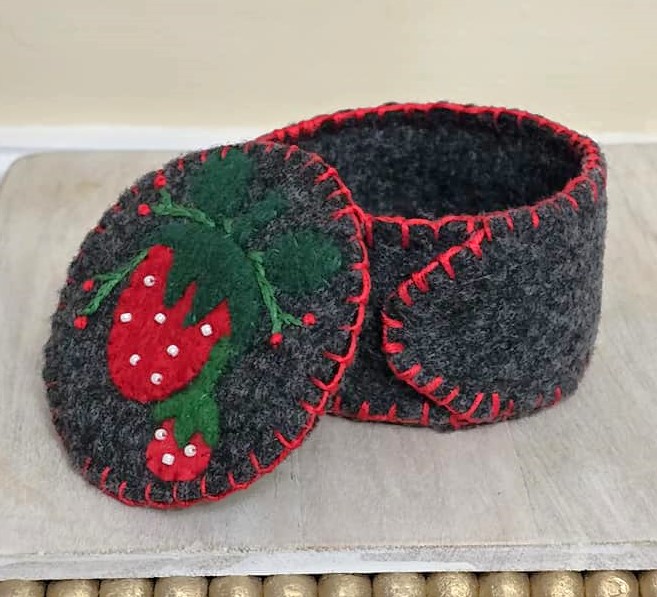 Handmade keepsake box, felt trinket box with lid, dresser decor, sewing gift, jewelry gift