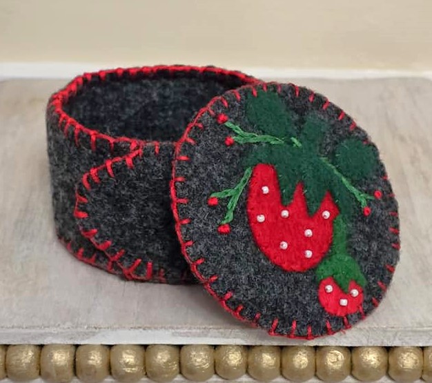 Handmade keepsake box, felt trinket box with lid, dresser decor, sewing gift, jewelry gift