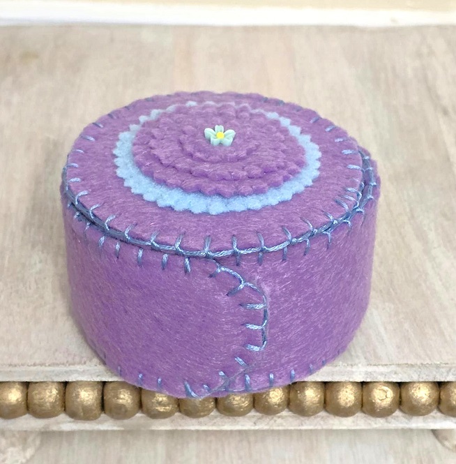 Handmade keepsake box, felt trinket box with lid, dresser decor, sewing gift, jewelry gift